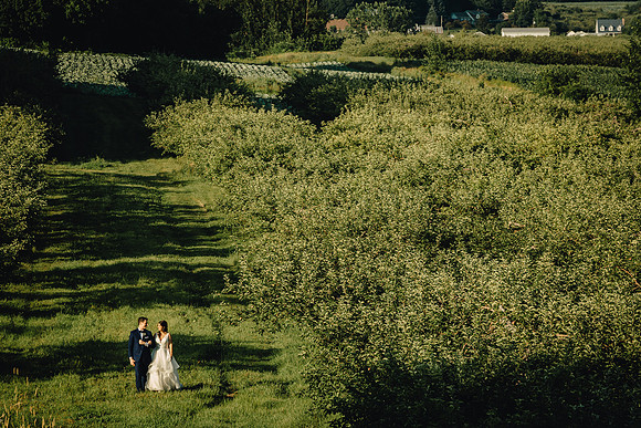 bride and groom on their wedding day in Montreal taken by photographers Melinda & Keith